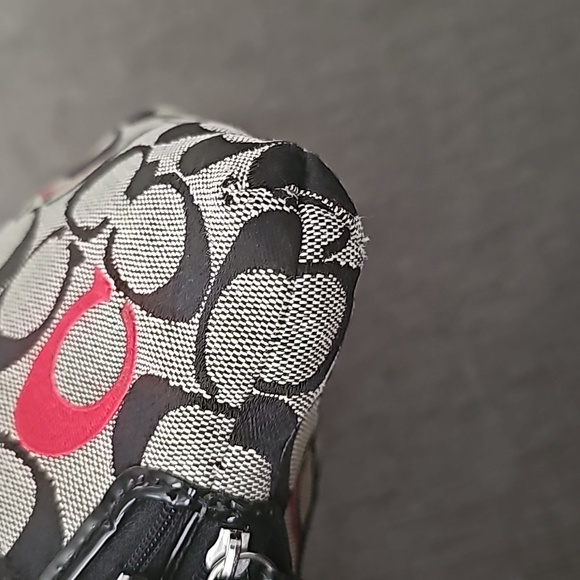 Coach Poppy Signature C Sateen Wristlet - Picture 4 of 7